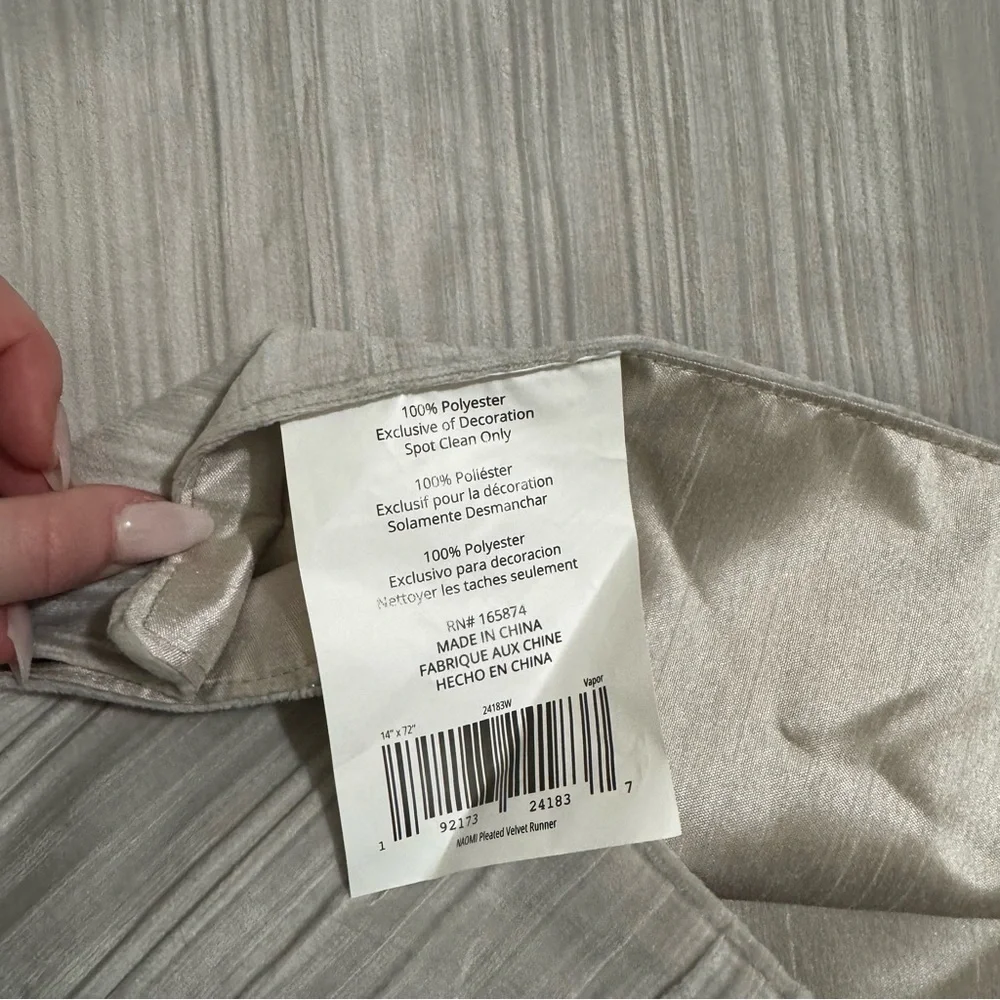 mDesign 14 in x 72 in Table Runner Gray Velour Stripe NWT